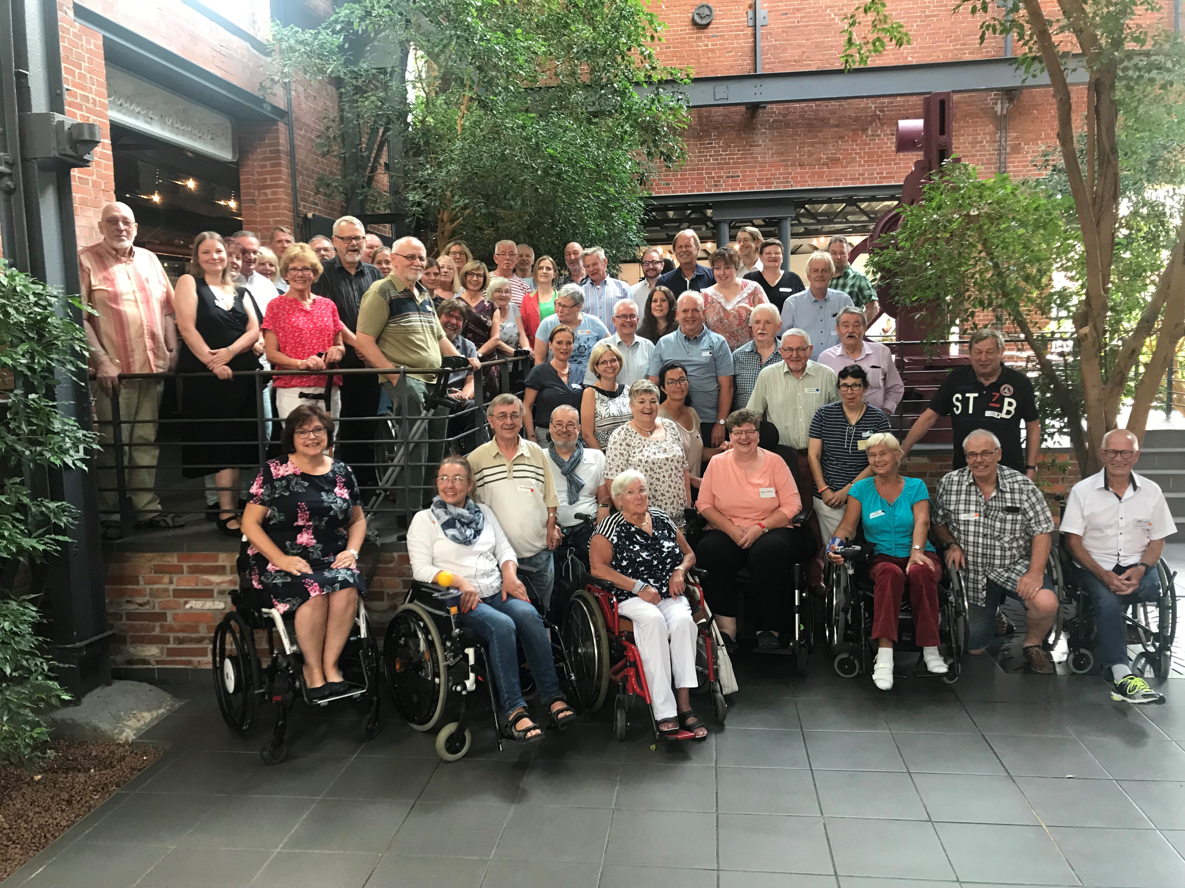 Der Niedersächsische Inklusionsrat tagt in Papenburg (27.-29.08.2019): Die Mitglieder reihten sich für ein Gruppenbild auf. 